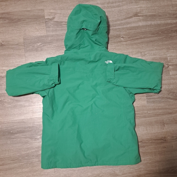 The North Face Women’s Green Hooded Ski Jacket - Picture 5 of 11